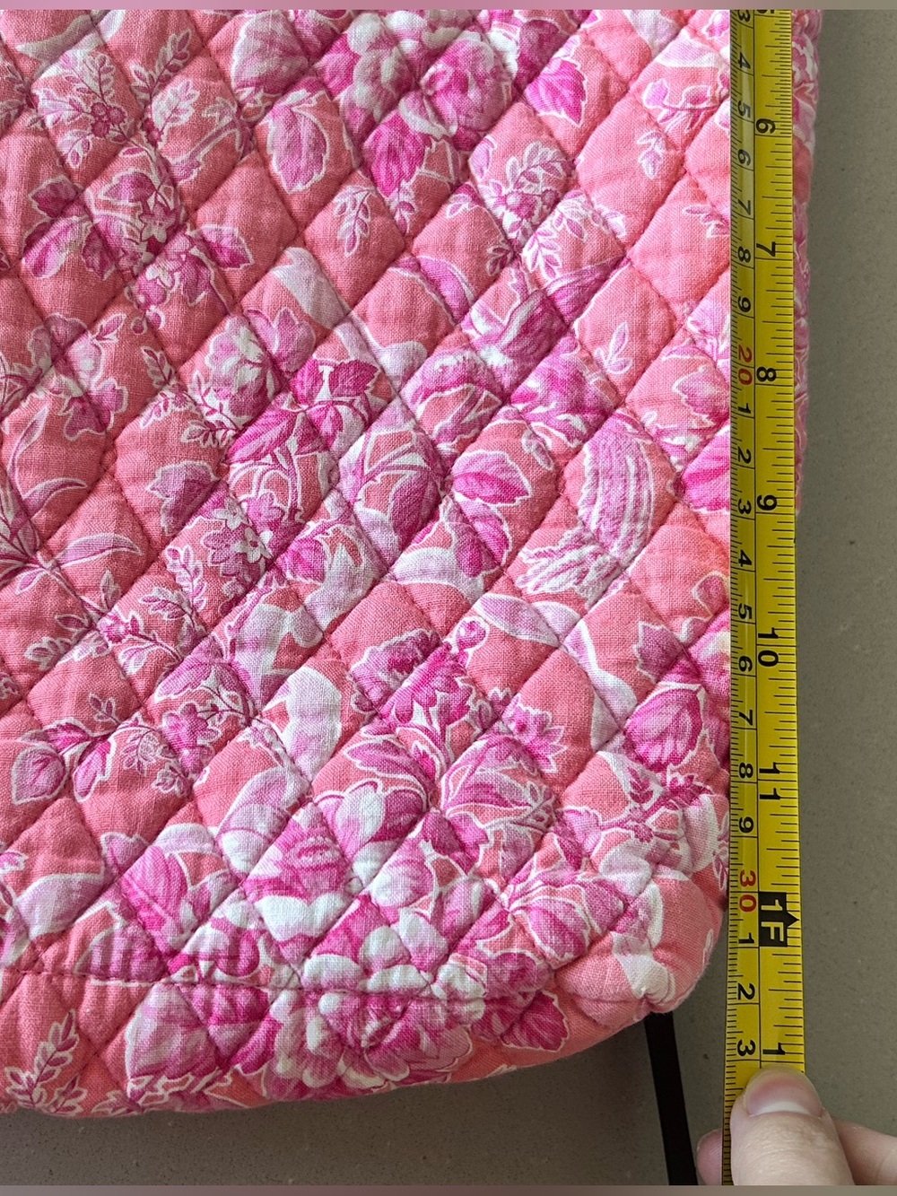 Vera Bradley retired pink "Hope Toile" quilted shoulder tote bag - Picture 11 of 13